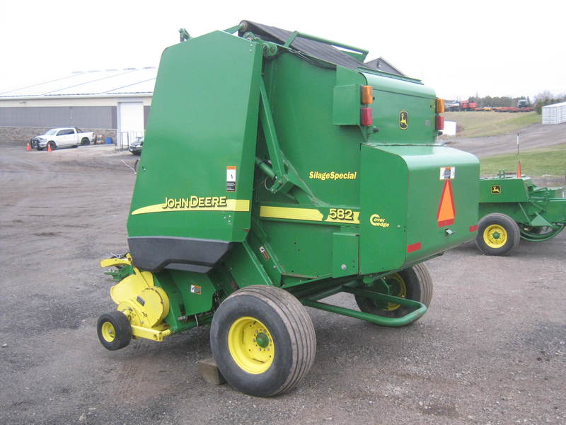 Hay Equipment  John Deere 582 SS Round Baler Photo